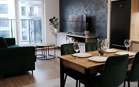 Apartments Space&More, Dmowskiego - 20 minut do RYNKU, Self Check-In 24H, Parking